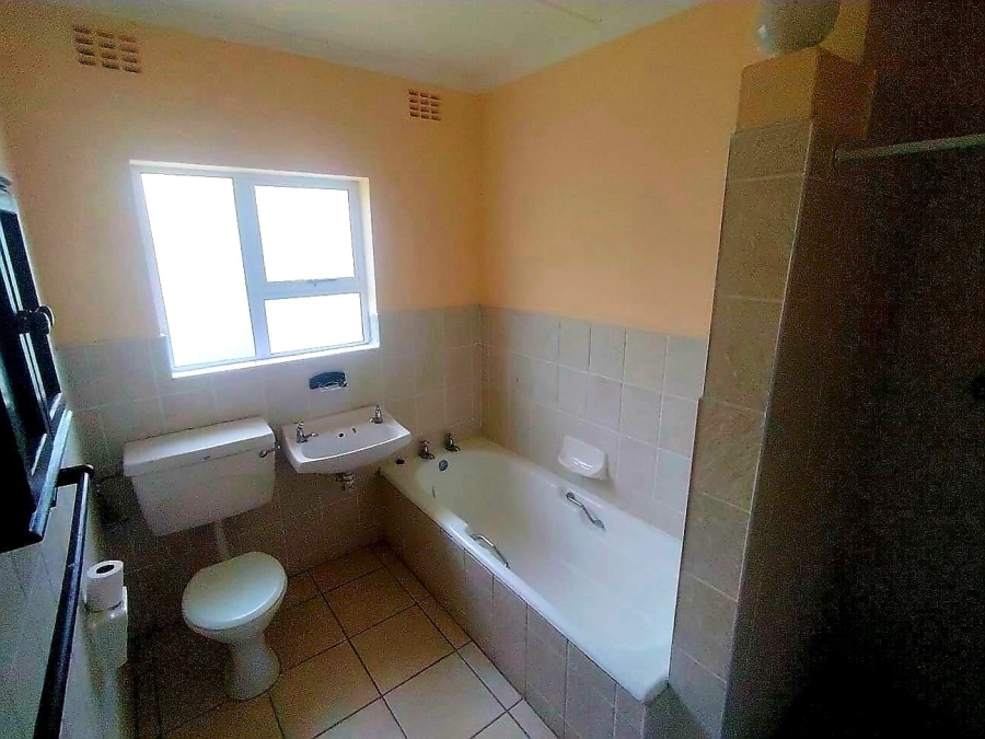 5 Bedroom Property for Sale in Beacon Bay Eastern Cape